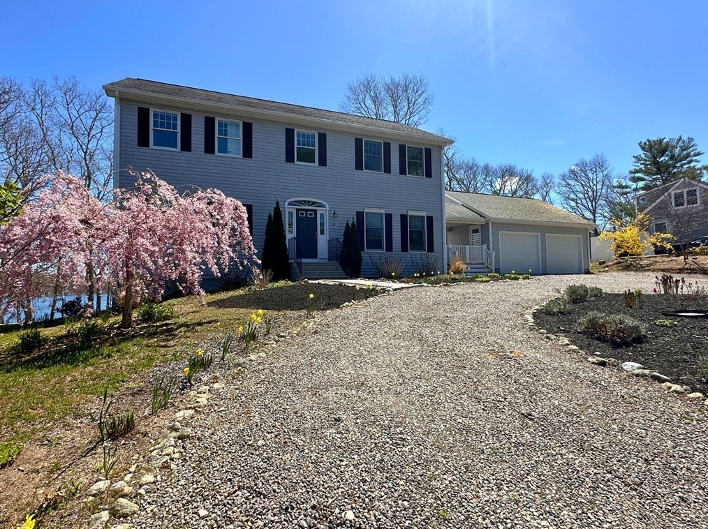 55 Horseshoe Bnd Way, Mashpee MA 02649-4310 exterior
