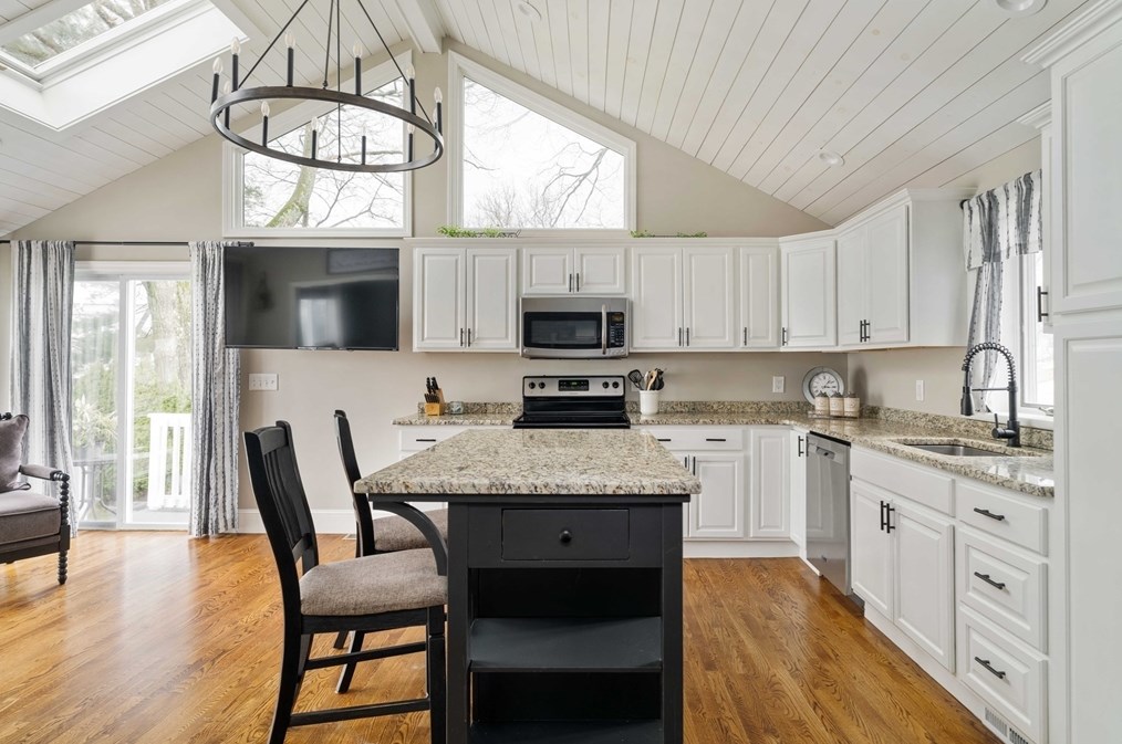 38 Albion Ave, Stoneham, MA 02180 exterior
