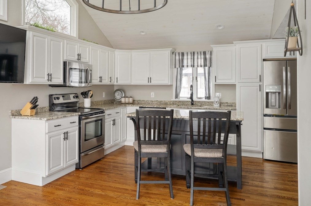 38 Albion Ave, Stoneham MA  02180-2203 exterior