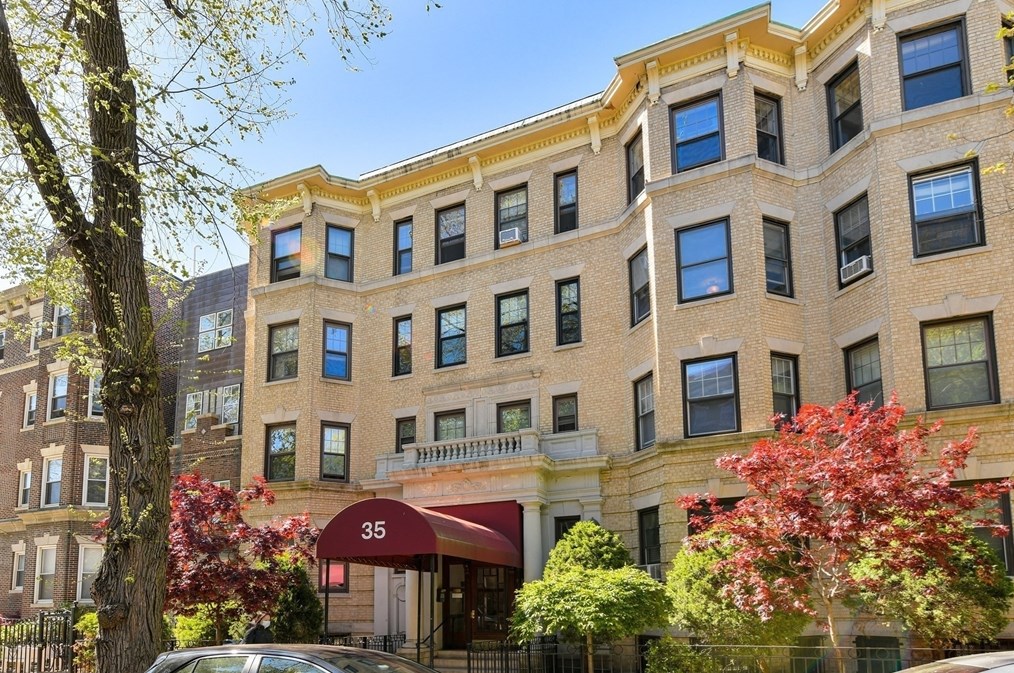 35 Queensberry St, Boston MA  exterior
