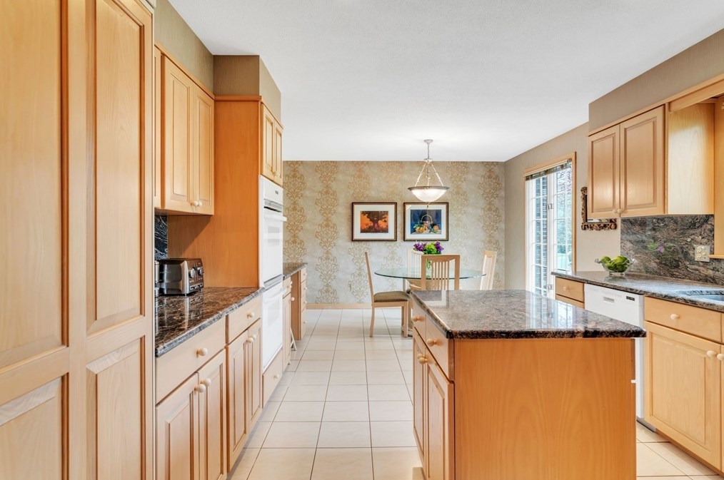 233 Ardsley Rd, Springfield MA 01106-2506 exterior