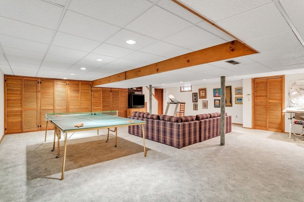 233 Ardsley Rd, Springfield MA 01106-2506 exterior