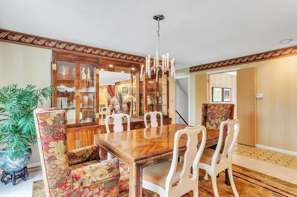 233 Ardsley Rd, Springfield MA 01106-2506 exterior