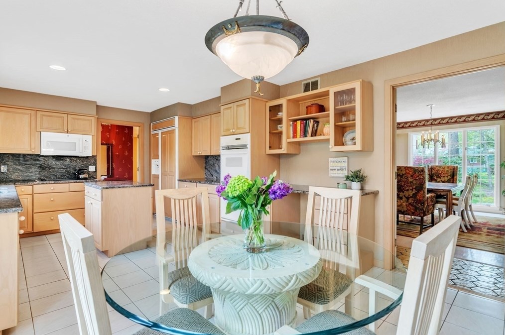 233 Ardsley Rd, Springfield MA 01106-2506 exterior