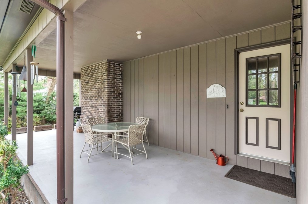 233 Ardsley Rd, Springfield MA 01106-2506 exterior