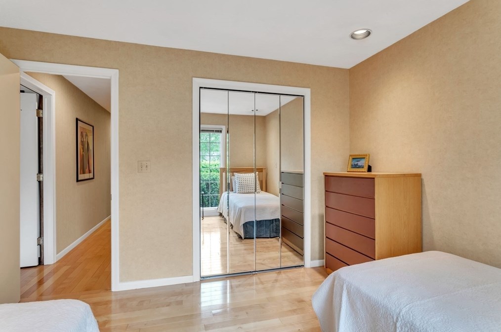 233 Ardsley Rd, Springfield MA 01106-2506 exterior