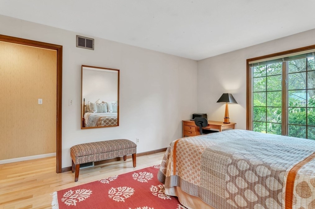 233 Ardsley Rd, Springfield MA 01106-2506 exterior