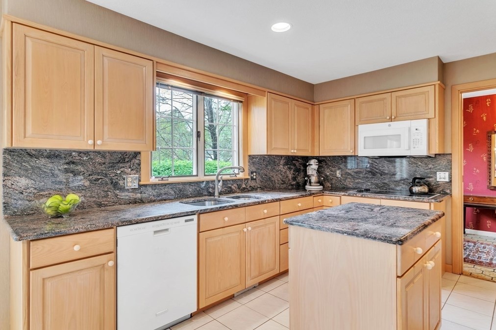 233 Ardsley Rd, Springfield MA 01106-2506 exterior