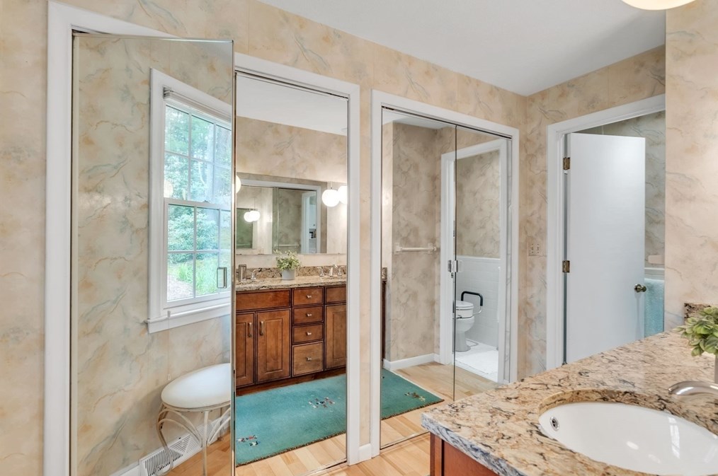 233 Ardsley Rd, Springfield MA 01106-2506 exterior