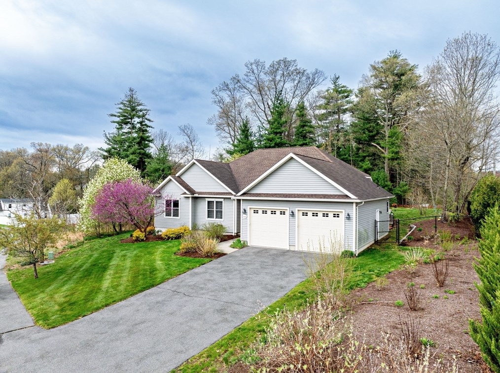 11 Daisy Ln, Ludlow, MA 01056 exterior