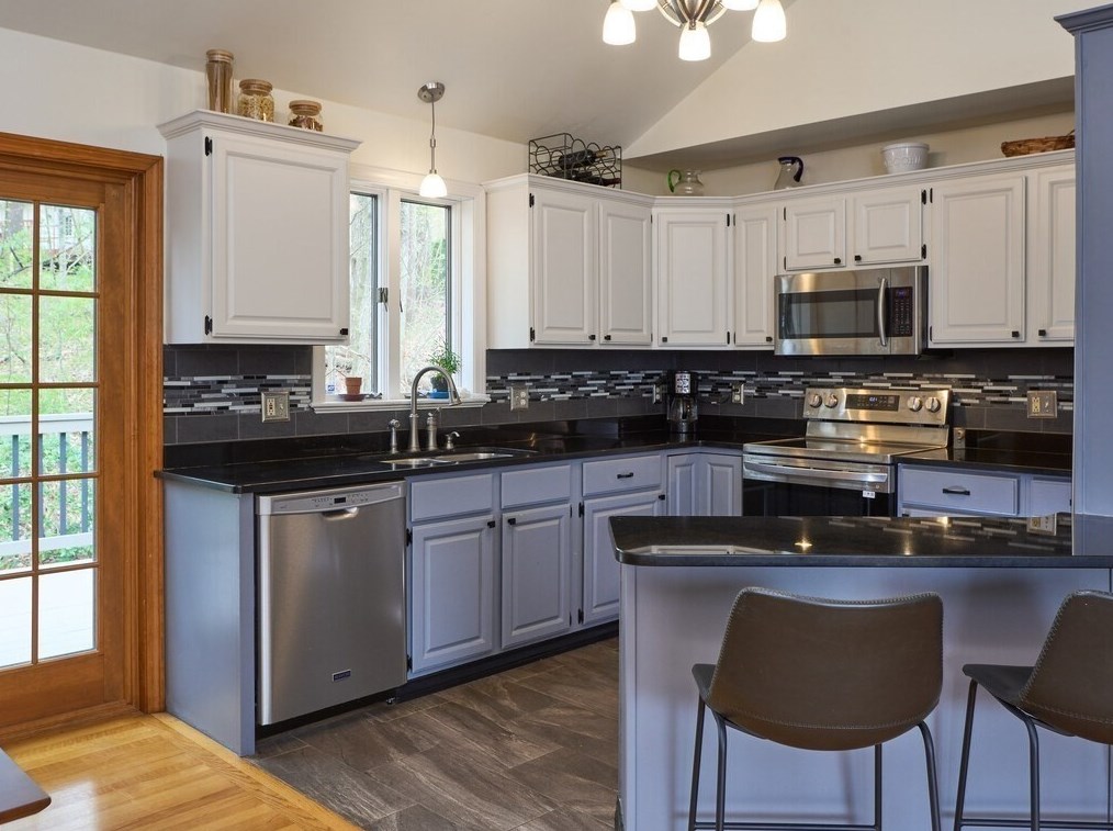 21 Collette Rd, Sturbridge MA 01518-1105 exterior