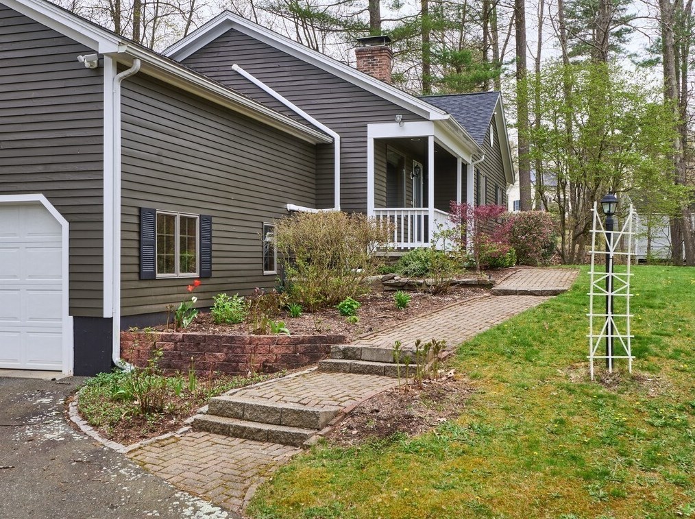 21 Collette Rd, Sturbridge, MA 01518 exterior