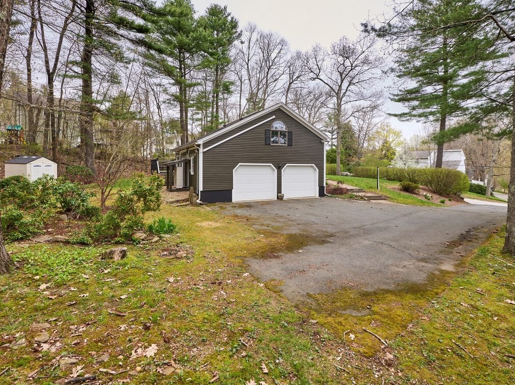 21 Collette Rd, Sturbridge MA 01518-1105 exterior