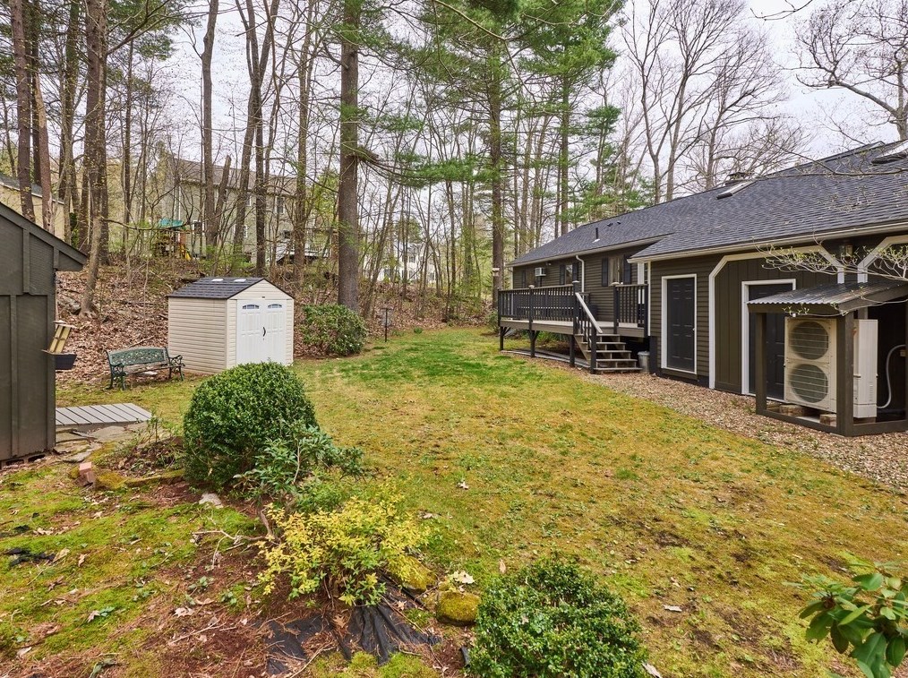 21 Collette Rd, Sturbridge MA 01518-1105 exterior