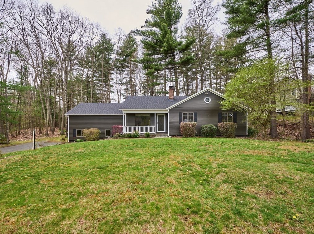 21 Collette Rd, Sturbridge MA 01518-1105 exterior