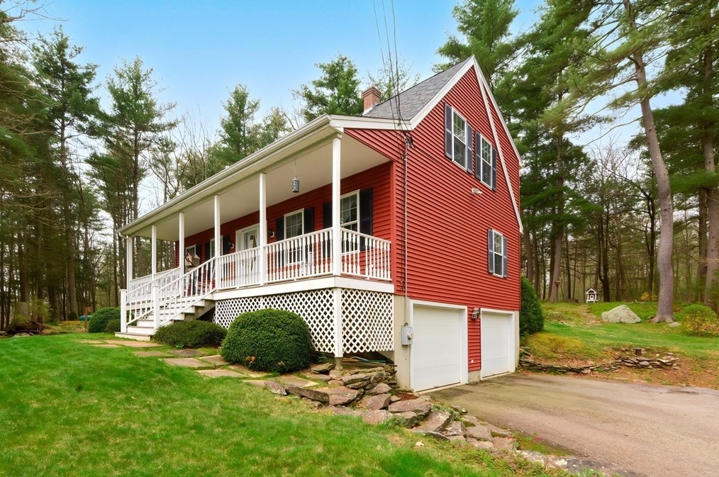 300 Howe St, East-Brookfield, MA 01515 exterior