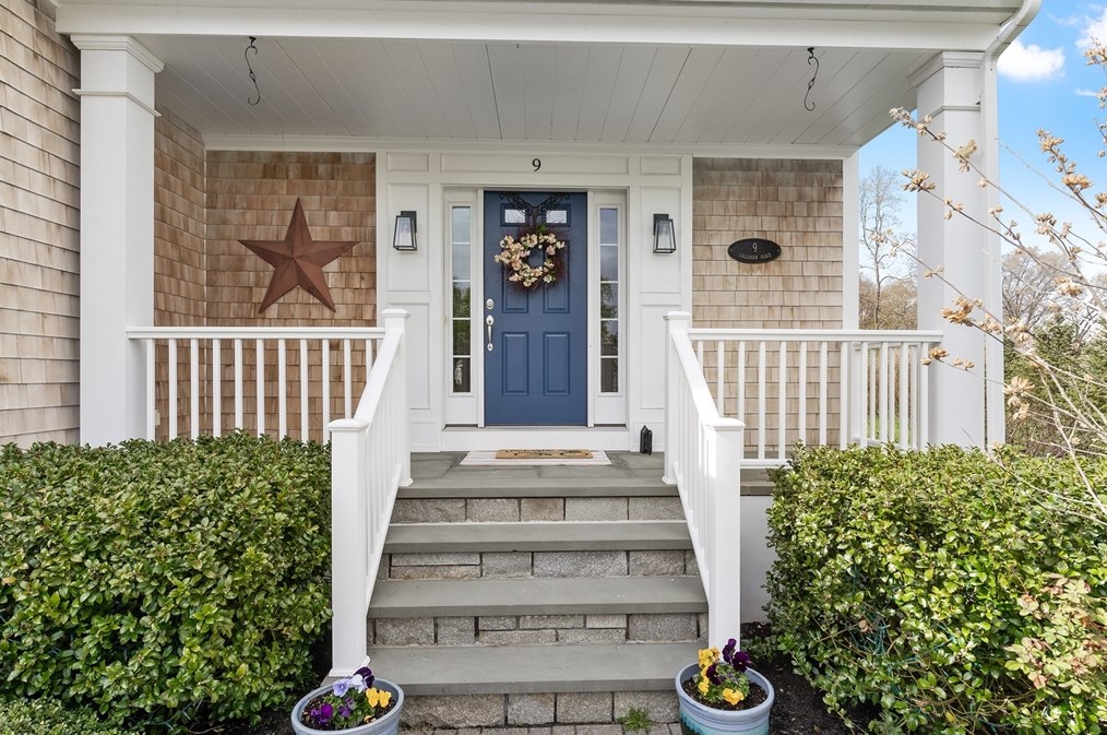 9 Callahan Pl, Hingham, MA 02043-2546