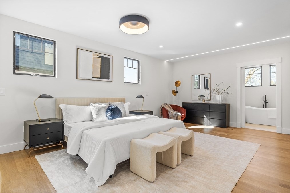 186 Holworthy St, Cambridge MA  02138-4508 exterior