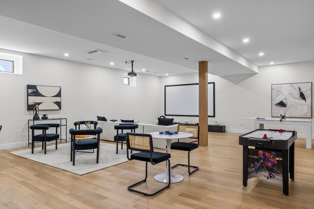 186 Holworthy St, Cambridge MA  02138-4508 exterior