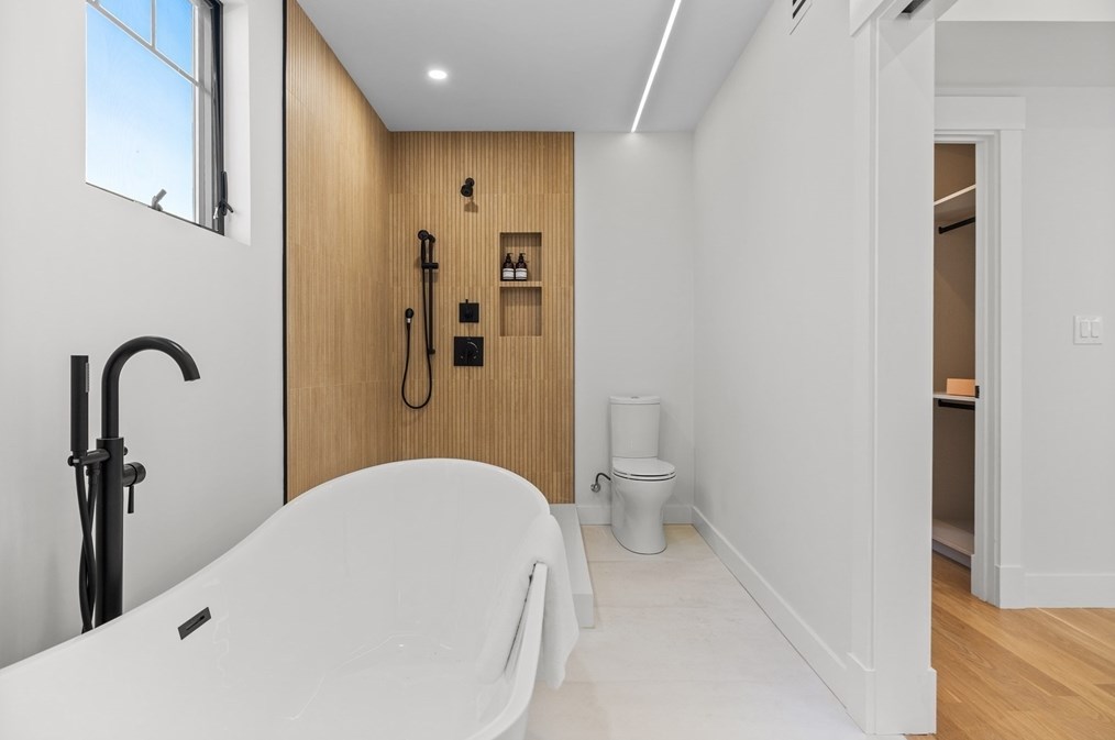 186 Holworthy St, Cambridge MA  02138-4508 exterior