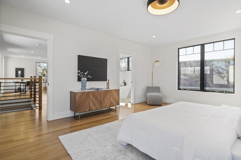 186 Holworthy St, Cambridge MA  02138-4508 exterior