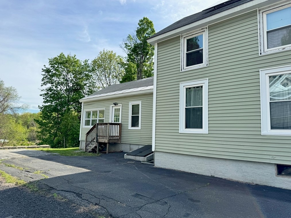 119 Shelburne Rd, Greenfield MA  01301-2107 exterior