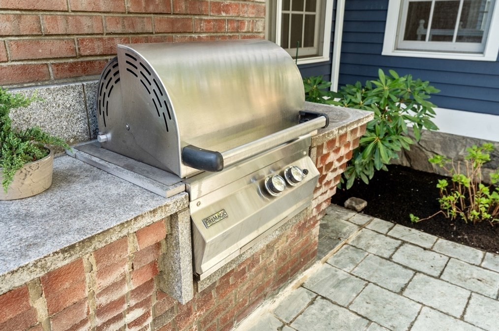 208 Marina Dr, Quincy MA 02171-1573 exterior