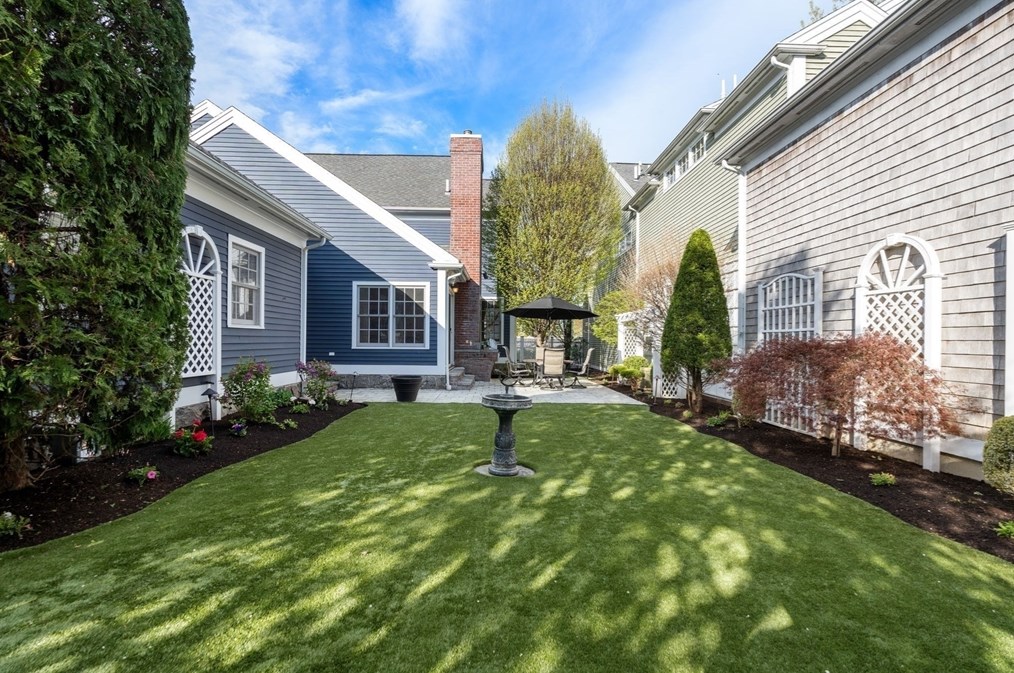 208 Marina Dr, Quincy MA 02171-1573 exterior