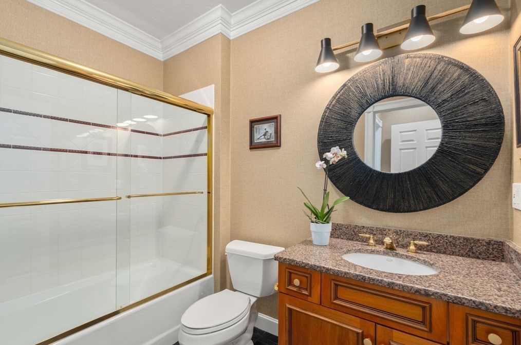 208 Marina Dr, Quincy MA 02171-1573 exterior