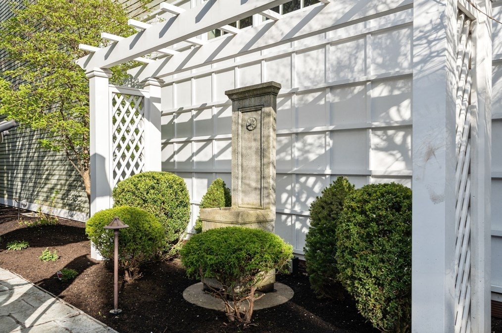 208 Marina Dr, Quincy MA 02171-1573 exterior