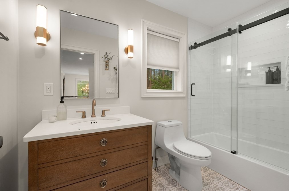 14 Frst Rd, Wakefield MA 01880-3643 exterior