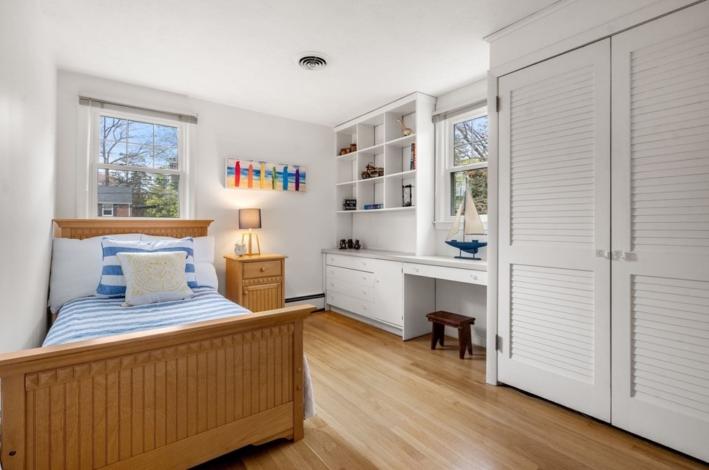 39 Grace Rd, Newton MA 02459-3426 exterior