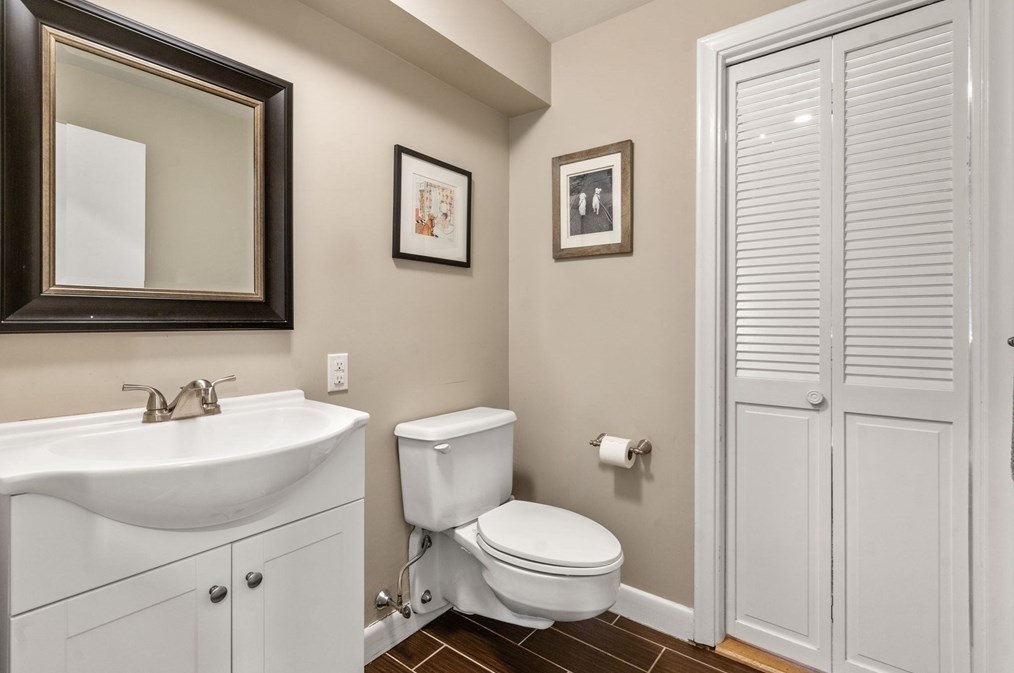 39 Grace Rd, Newton MA 02459-3426 exterior