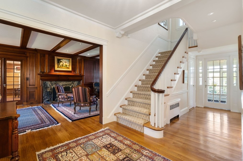 41 Nobscot Rd, Newton, MA 02459