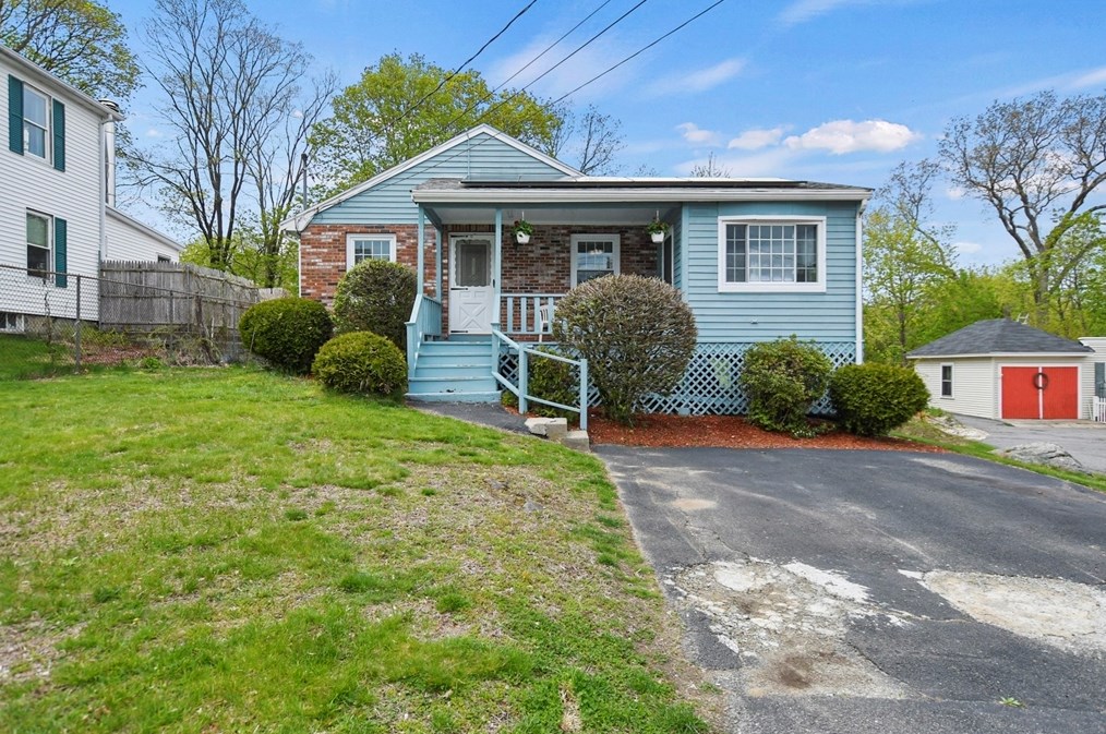 43 Walnut St, Hudson, MA 01749