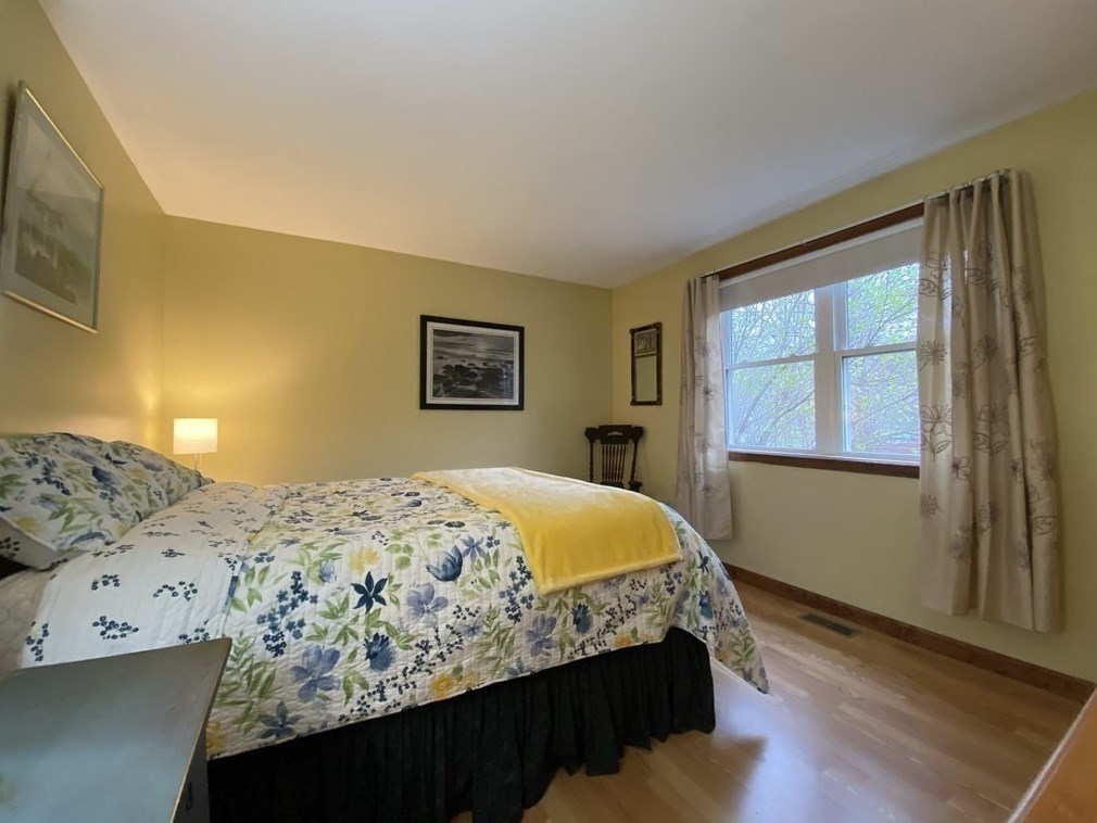 10 Hitching Post Rd, Amherst MA 01002-1155 exterior