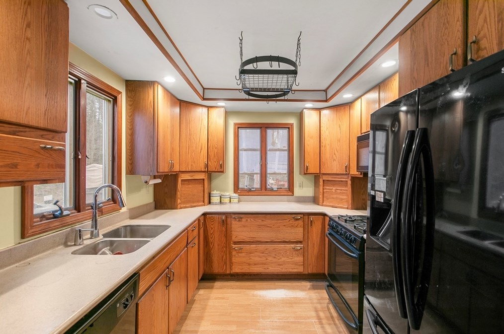 139 S Rd, Peru, MA 01235