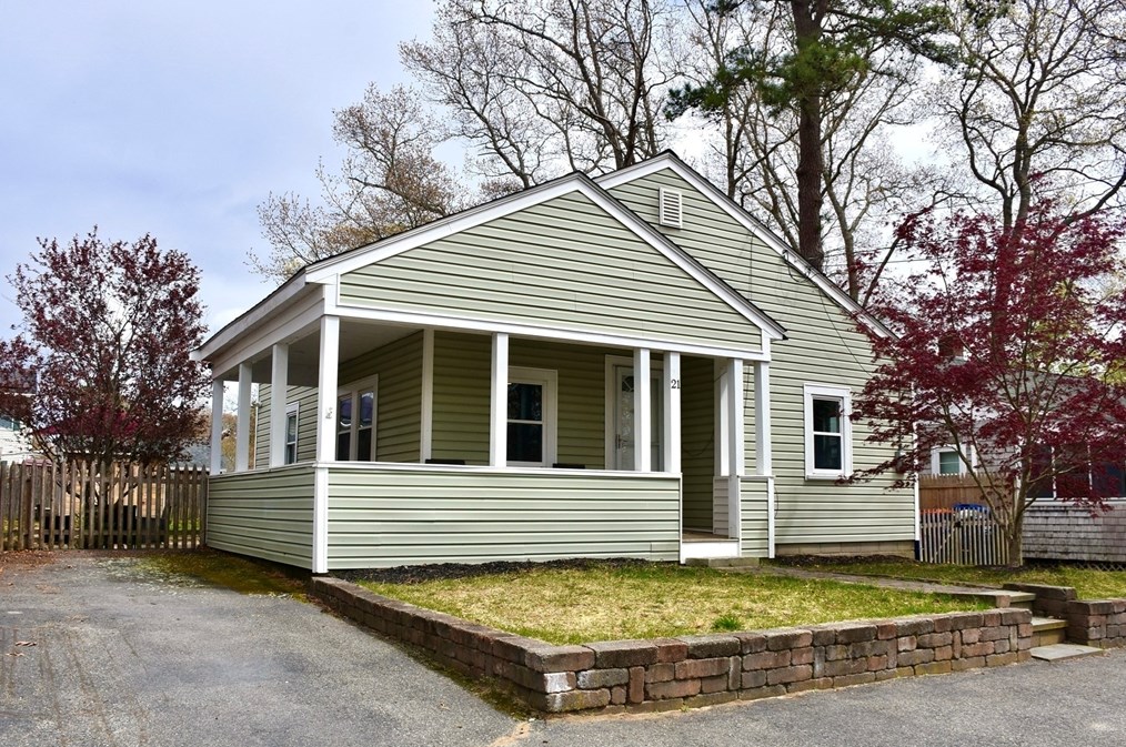 21 Highland Bay Dr, Wareham, MA 02571