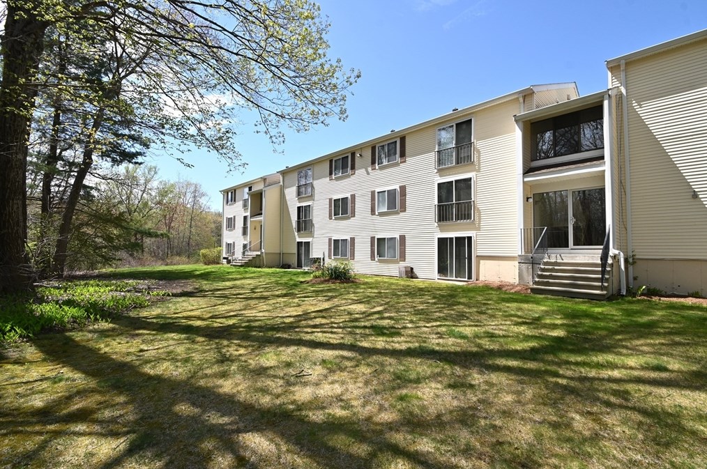 58 Village Brook Ln, Natick MA  01760-3825 exterior