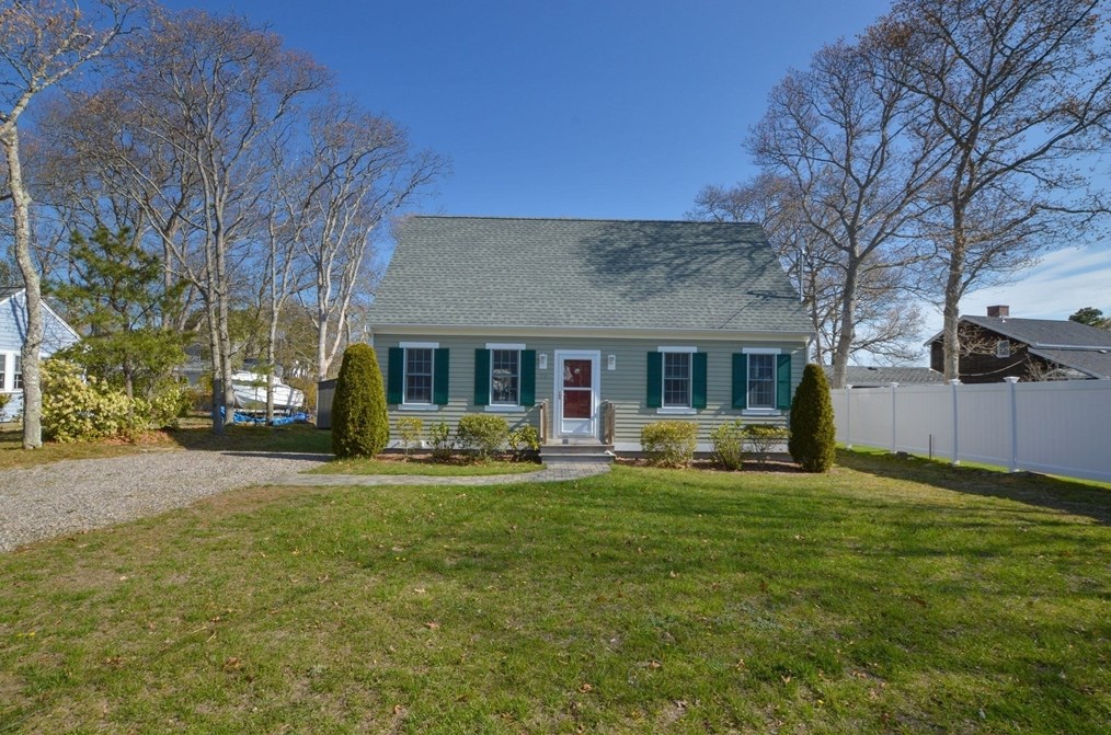 70 Winthrop Dr, Teaticket, MA 02536 exterior