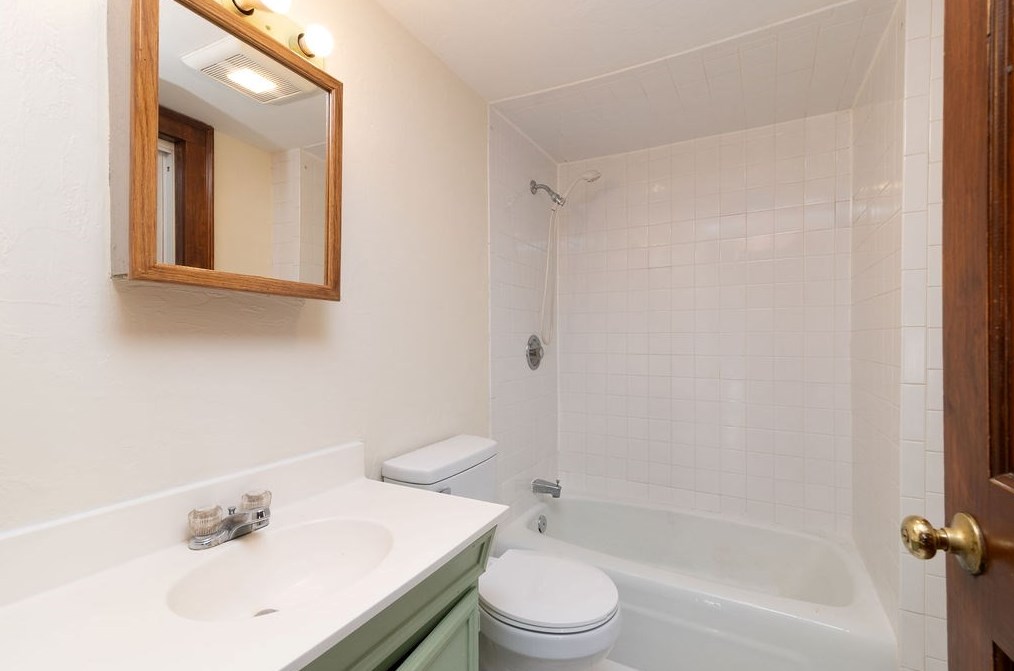 310 Middle St, Weymouth MA 02189-1202 exterior