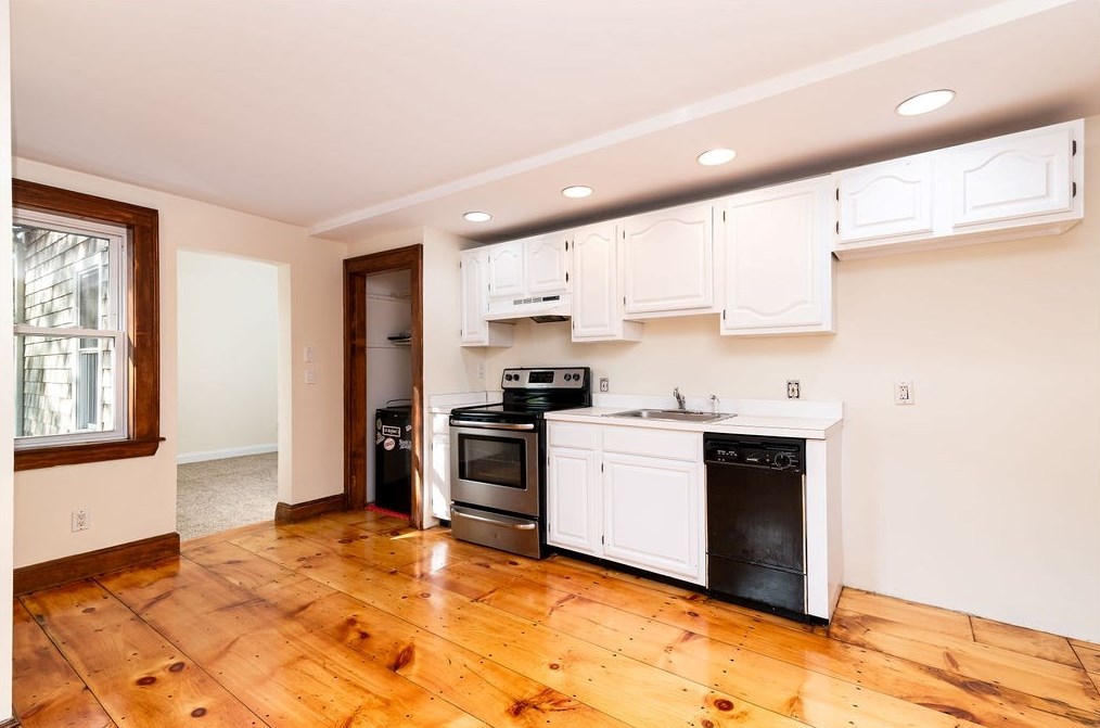 310 Middle St, Weymouth MA 02189-1202 exterior