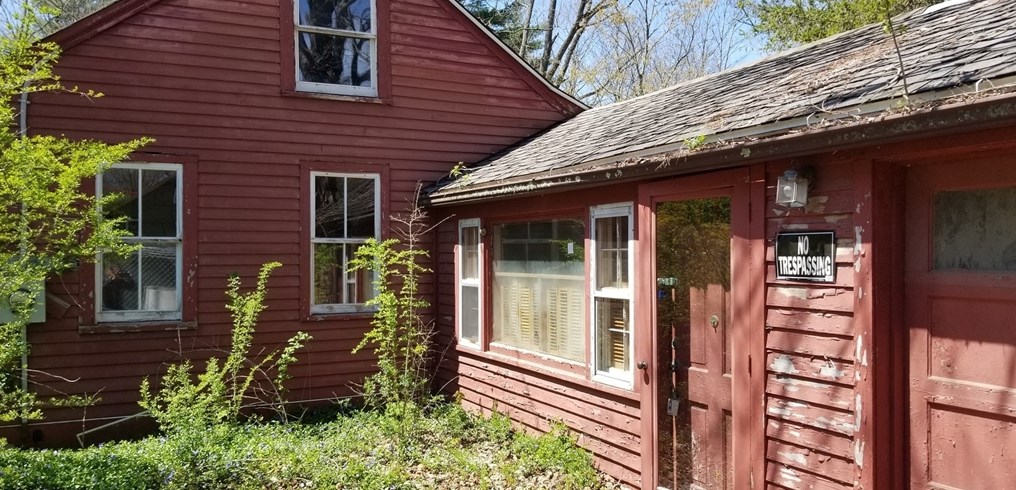 16 Amherst Rd, Amherst, MA 01002