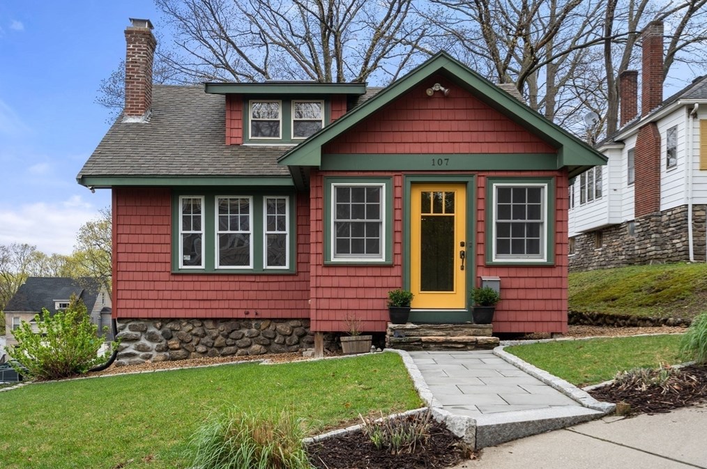 107 Green Hill Pkwy, Worcester MA  01605-2515 exterior