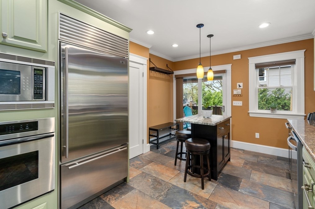 107 Green Hill Pkwy, Worcester MA  01605-2515 exterior