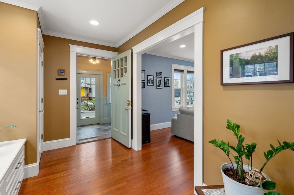 107 Green Hill Pkwy, Worcester MA  01605-2515 exterior