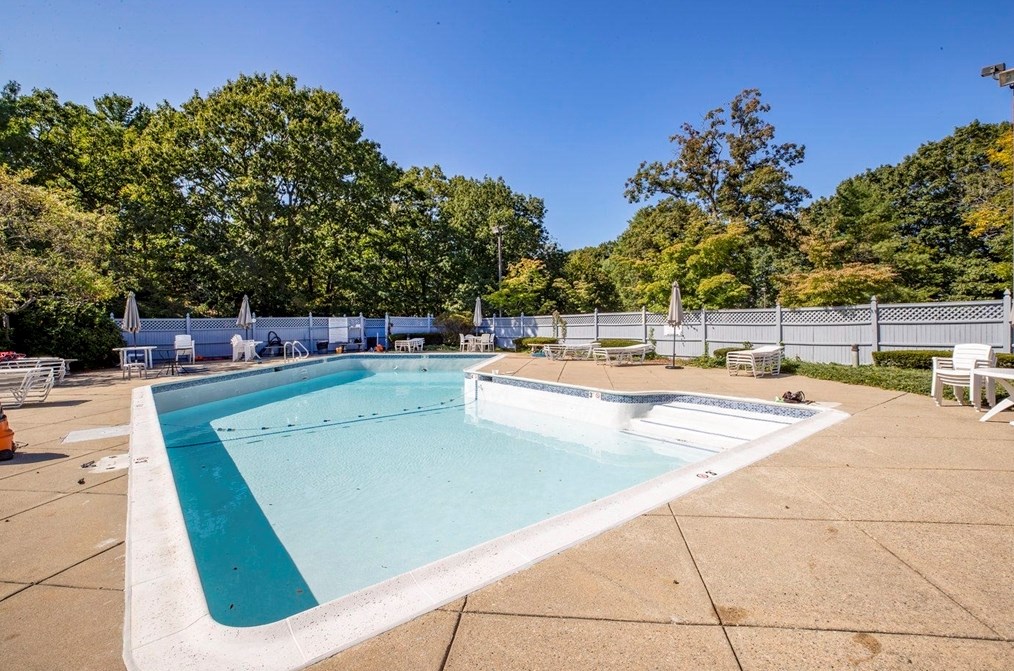 3204 Tuckers Ln, Hingham MA  02043-1567 exterior