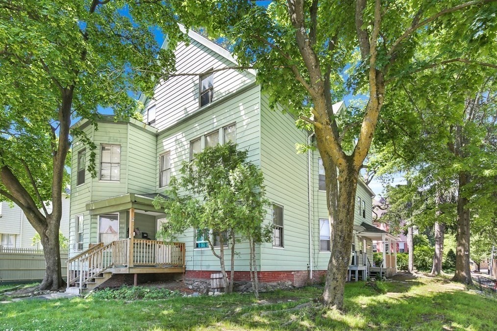 276 Highland St, Worcester, MA 01602