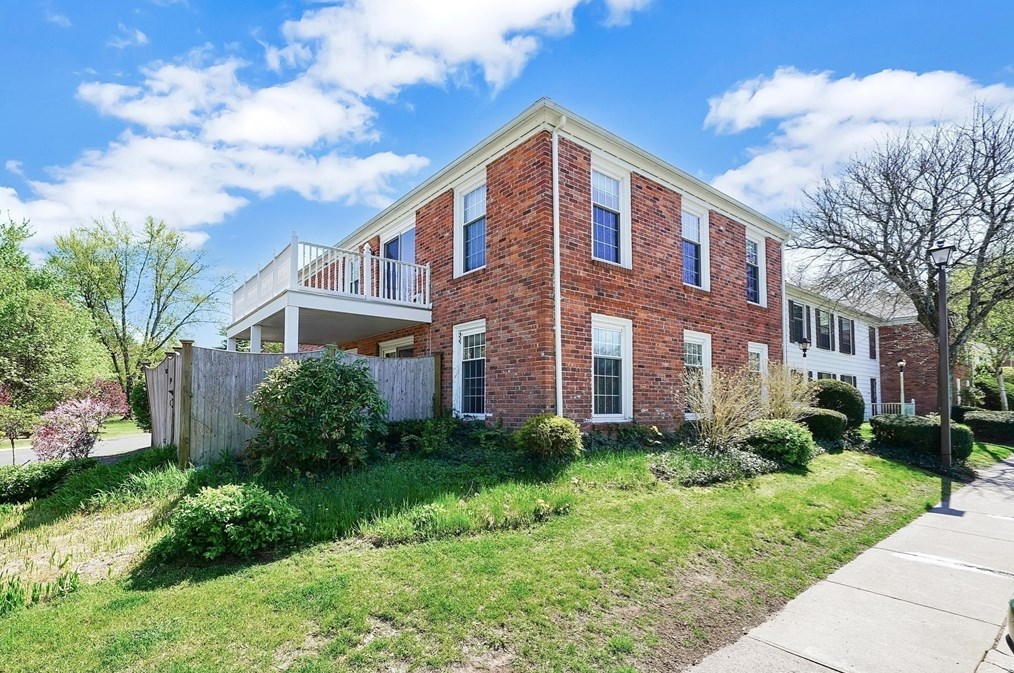 39 Yorktown Dr, Springfield MA  01108-3153 exterior