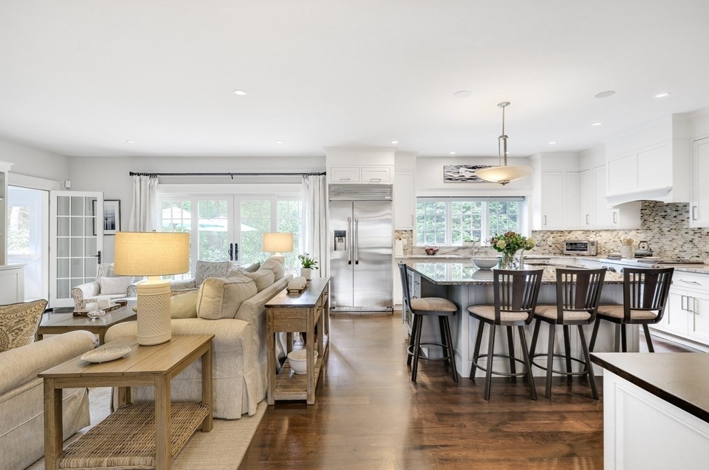 25 Glover Sq, Chatham MA 02633-2016 exterior